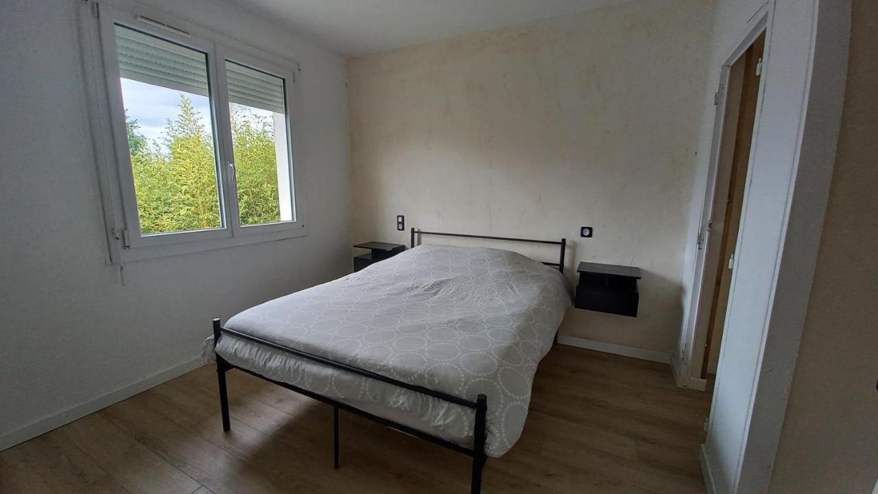 Maison Spacieuse Avec Un Terrain Casseneuil Exterior foto